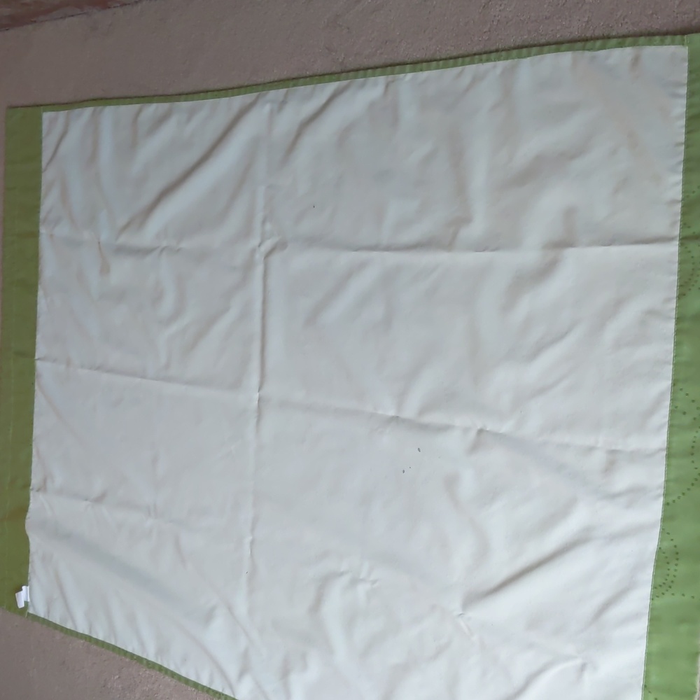 Green black out curtains/panels - Picture 4 of 8